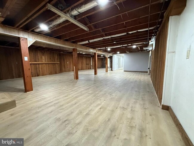 Building Photo - 7697 Hedgesville Rd