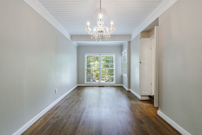 Building Photo - 2311 Pembrook Pl NE