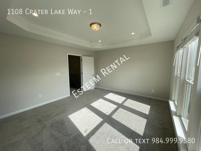 Building Photo - 1108 Crater Lk Wy