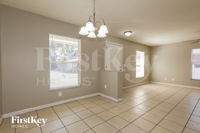 Building Photo - 1212 E 108th Ave