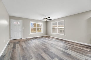 Building Photo - 4794 Tyrone Rd