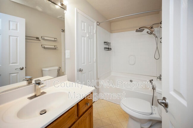 Building Photo - 610 Kensington Dr