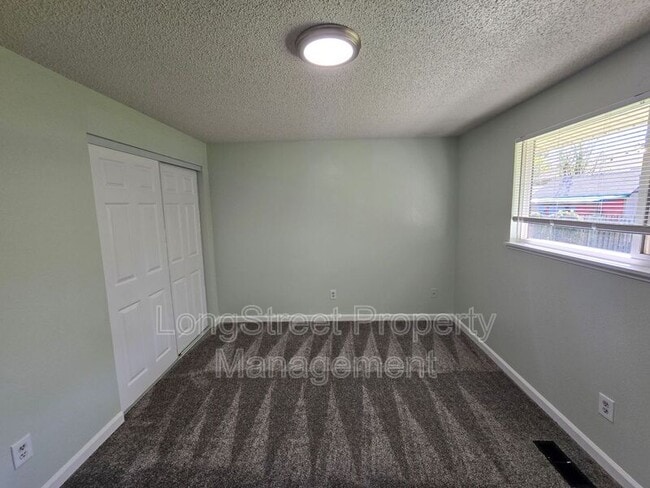 Building Photo - 3230 NE Canterbury Cir