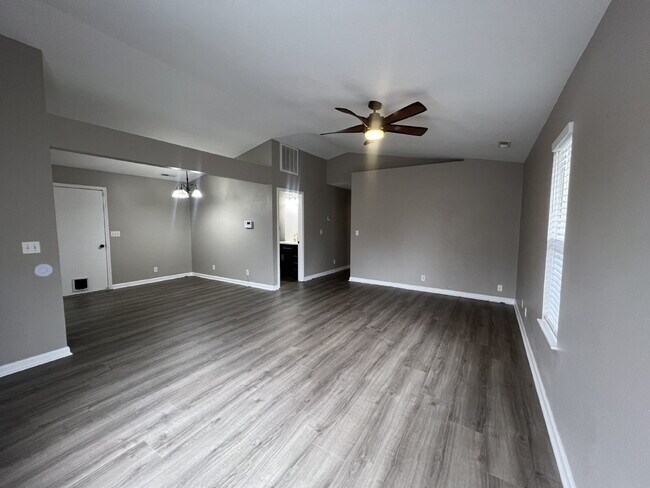 Building Photo - 101 Highlands Ct