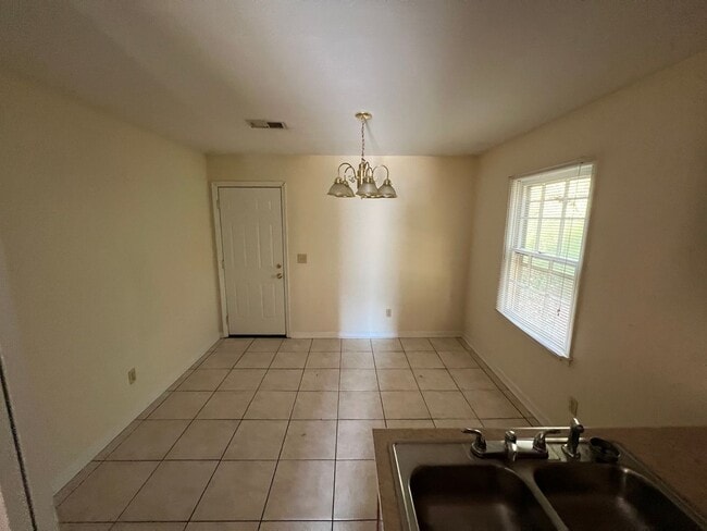 Building Photo - 120 Mitchell Cir