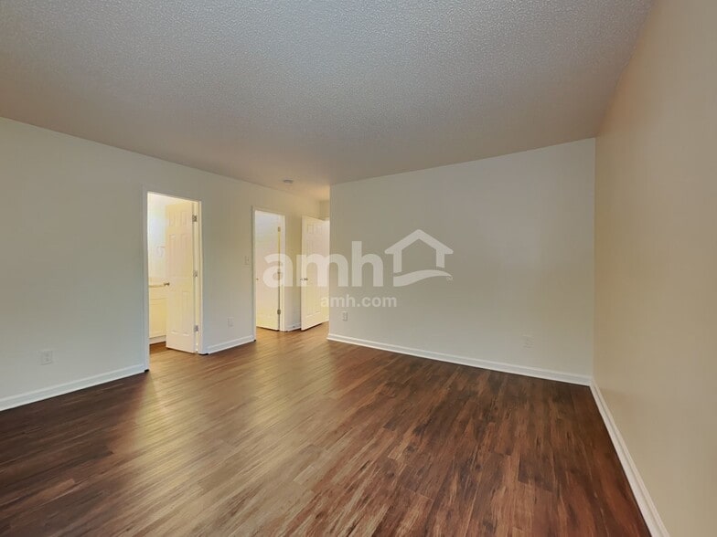 Building Photo - 4705 Silverdene St