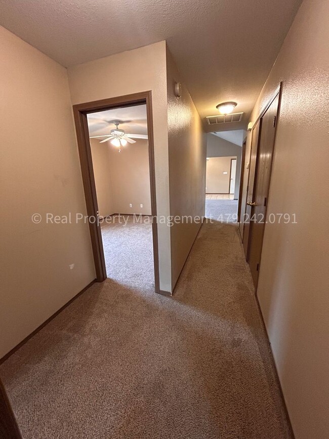 Building Photo - 1003 Trenton Dr