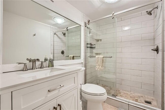 Building Photo - 15 Little Silver Ct