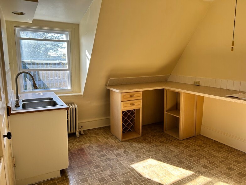 Building Photo - 840 Centre Ave