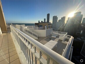 Building Photo - 801 Brickell Key Blvd