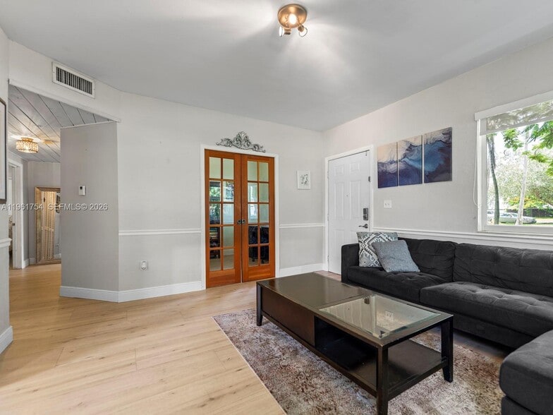 Building Photo - 201 Flagler Dr