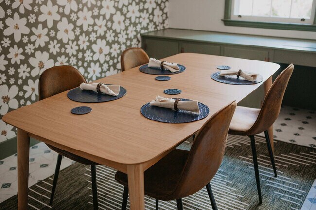 Building Photo - 946 Magnolia St SE