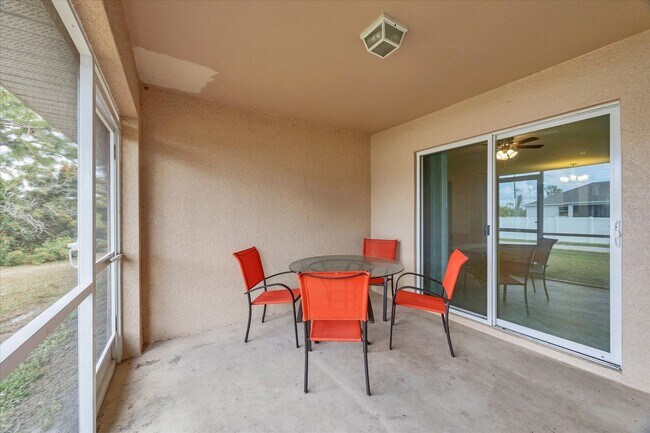 Building Photo - Duplex Unit For Rent In Port Charlotte