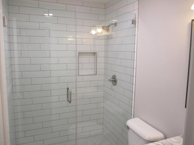 Building Photo - 2901 Creekside Dr