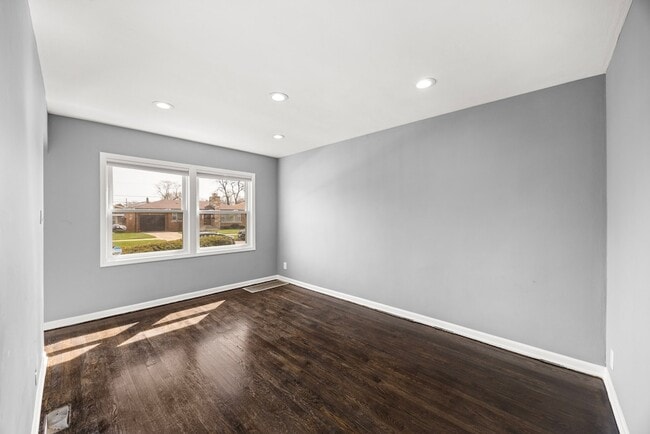 Building Photo - 9740 S Prairie Ave