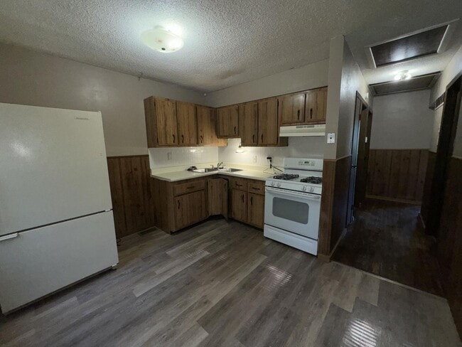 Building Photo - Lovely 2 Bedroom / 1 Bath for Rent - Section 8 Welcome