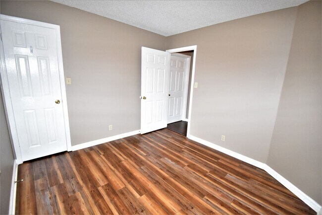 Building Photo - 3 Bedroom Pet Friendly Home For Rent!