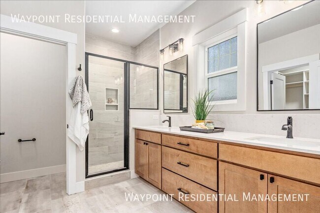 Building Photo - 1704 E Cutgrass Ln