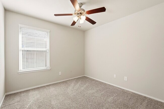 Building Photo - 3935 Country Club Dr