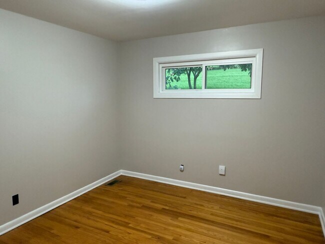 Building Photo - Spotless & Spacious! 3BR Home Near Volunte...