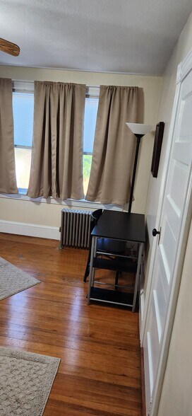 Building Photo - 1320 Cranston St