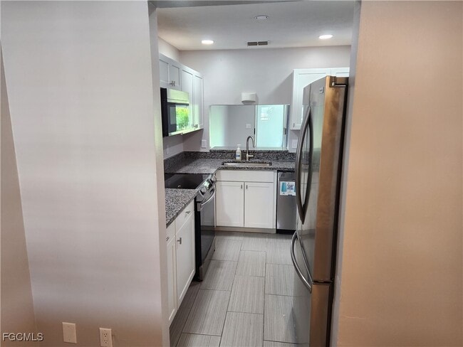 Building Photo - 925 SE 23rd Pl