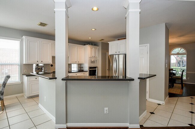 Building Photo - 2114 Thistlerock Ln