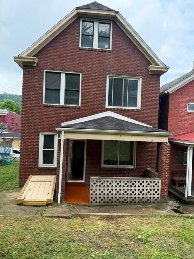 Building Photo - 740 Middle Ave