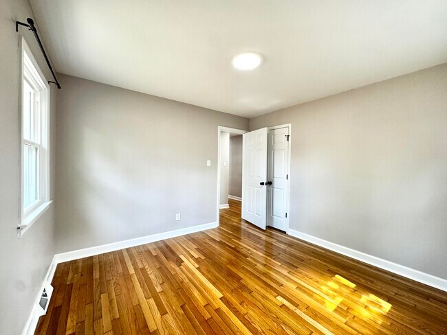 Building Photo - 1821 Blue Ridge Dr