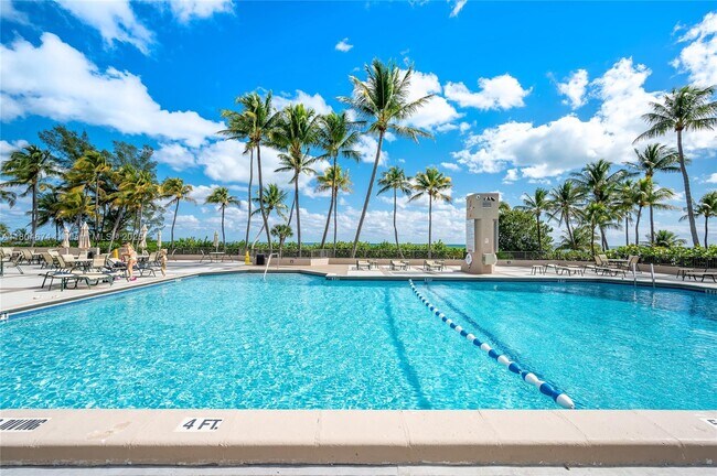Building Photo - 151 Crandon Blvd
