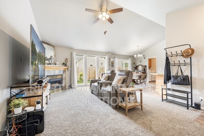 Building Photo - 10563 W Stonecrop Dr