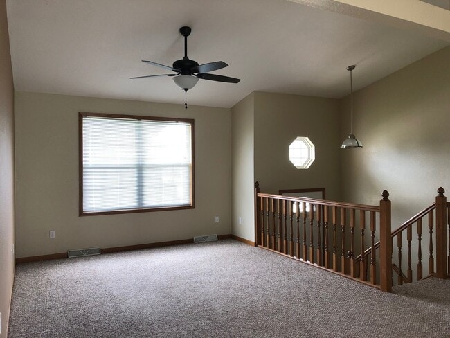 Building Photo - $1,125 - 3Bed/3Bath, House