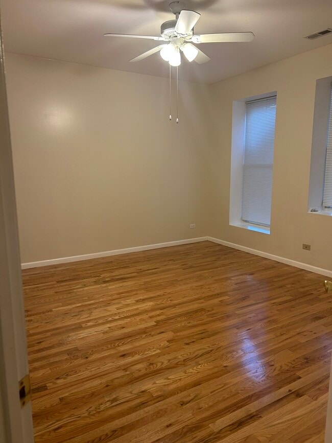 Building Photo - 3549 S King Dr