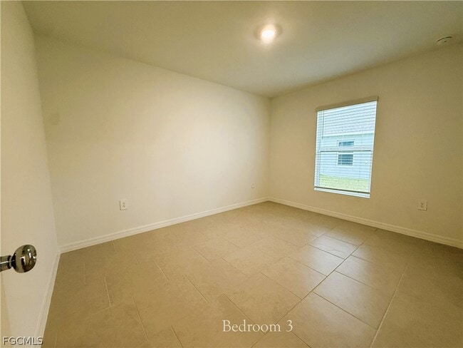 Building Photo - 335 Parish Dr