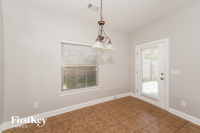 Building Photo - 221 Glen Cross Dr