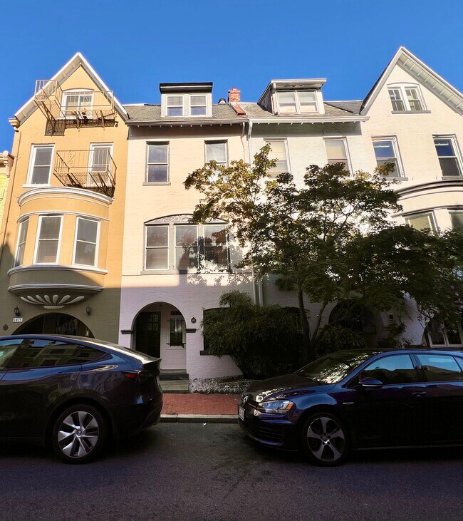 Building Photo - 1413 Hopkins St NW