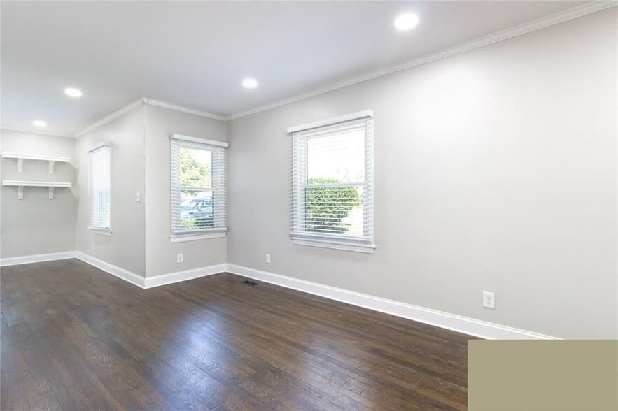 Building Photo - 626 Burbank Cir