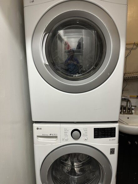 Laundry room - 2370 Brigham St