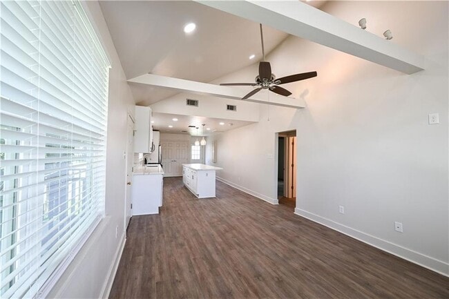 Building Photo - 401 Nursery Ave