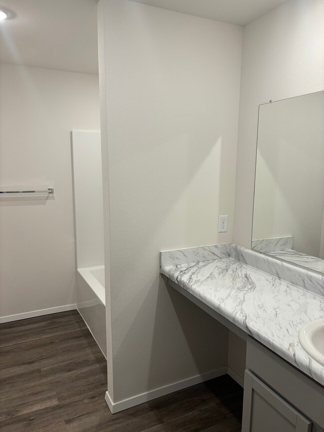 Building Photo - 801 S Katlyn Dr