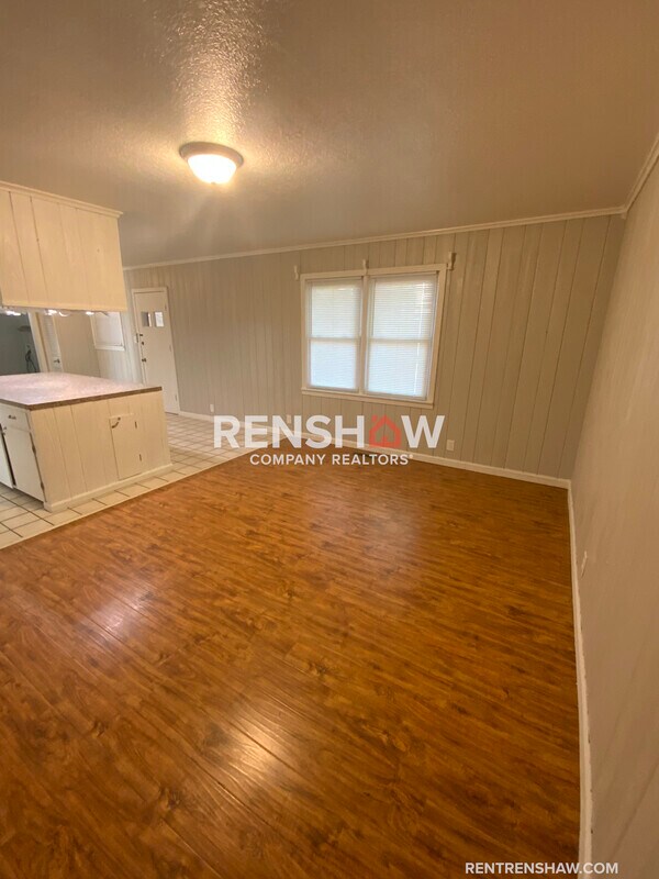 Building Photo - 212 N Poplar St