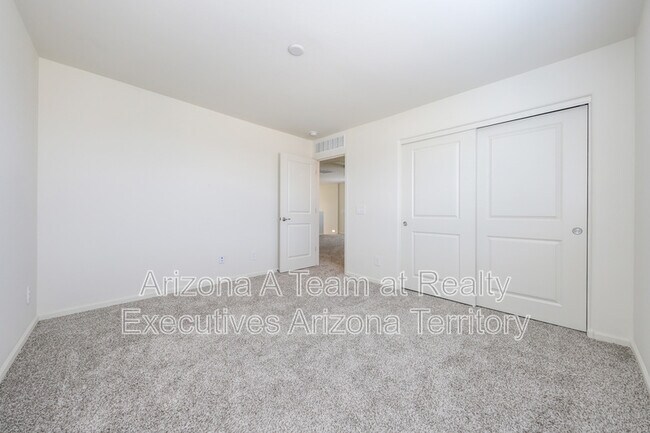 Building Photo - 7867 S Walnutview Dr