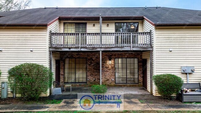 Building Photo - Coming Soon! Newly updated and spacious!