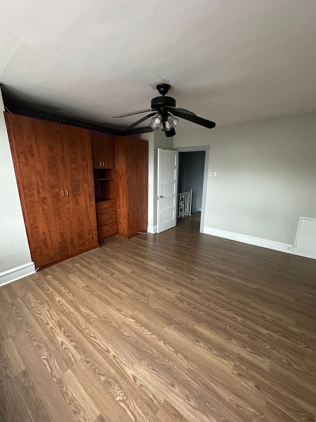 Building Photo - 3 Bed 1 Bath Townhome in Elmwood