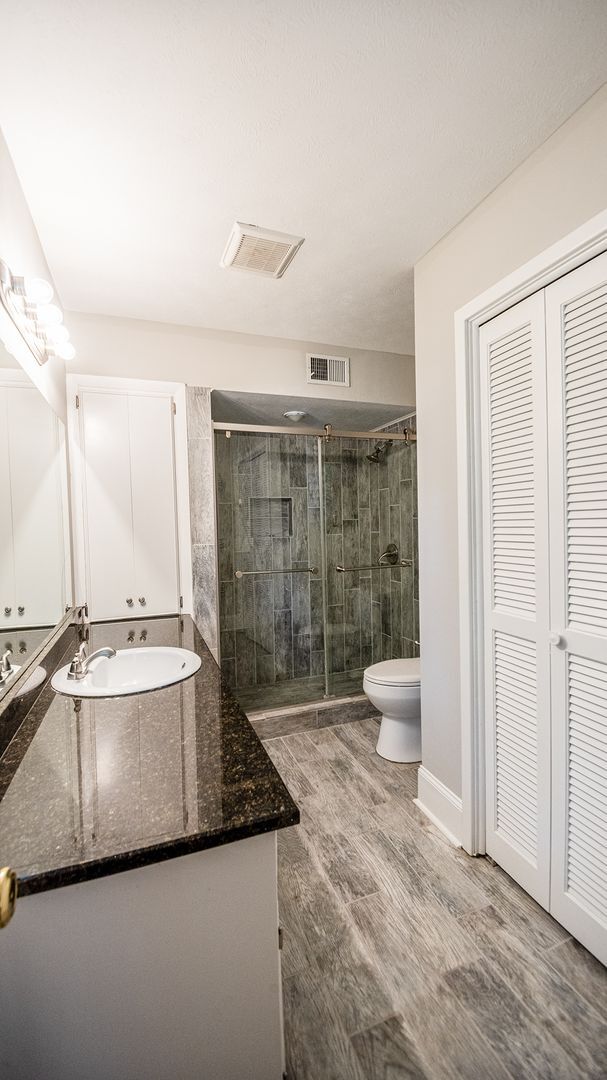 Building Photo - Beautiful home available today!