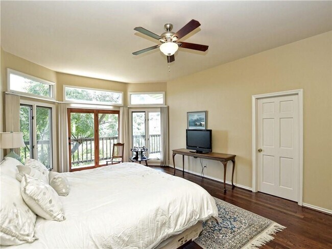 Building Photo - 205 Capri