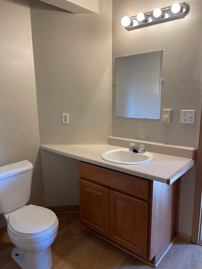 Building Photo - 2503 E Sharp Ave