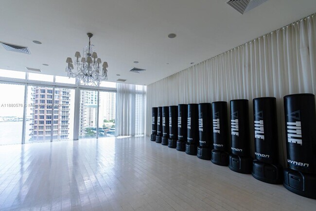 Building Photo - 495 Brickell Ave