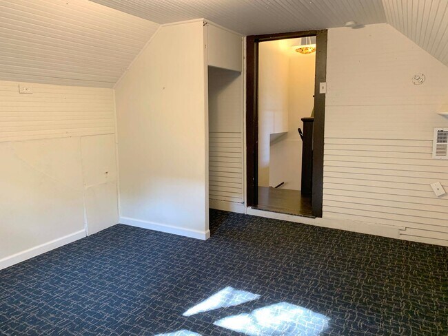 Building Photo - 318-320 W Myrtle