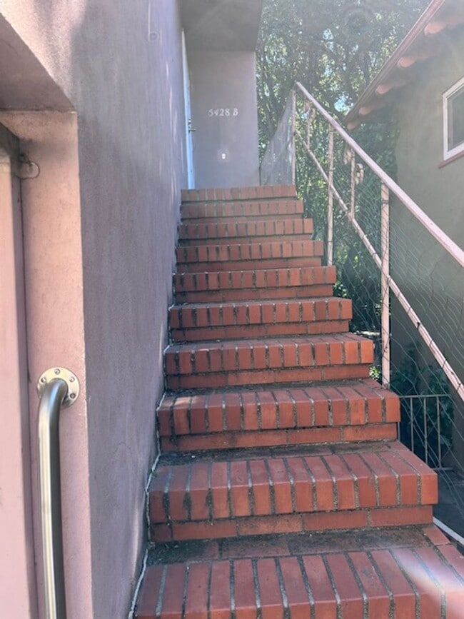 Building Photo - 5428 Claremont Ave